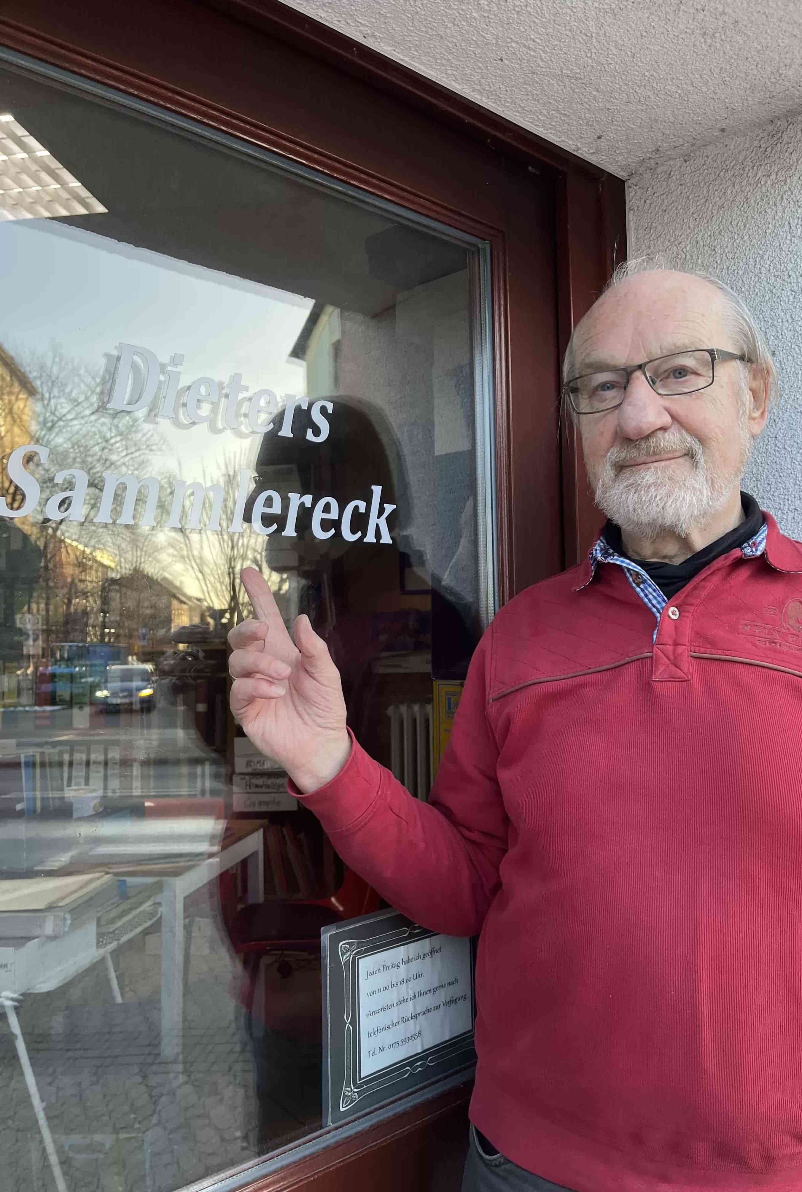 Dieter vor seinem Laden